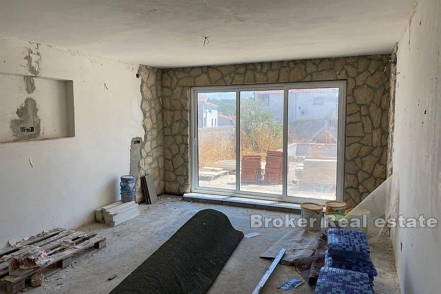 Dům s bazénem ve vysokém Roh bau stavu