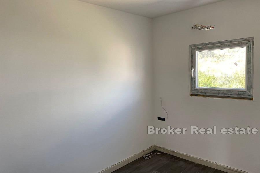 Dům s bazénem ve vysokém Roh bau stavu