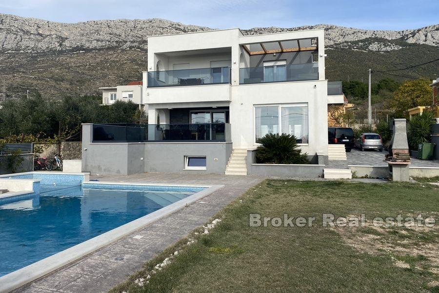 Villa with pool and sea view