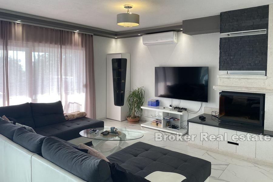 Villa with pool and sea view