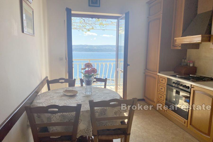 Lägenhetshus med havsutsikt