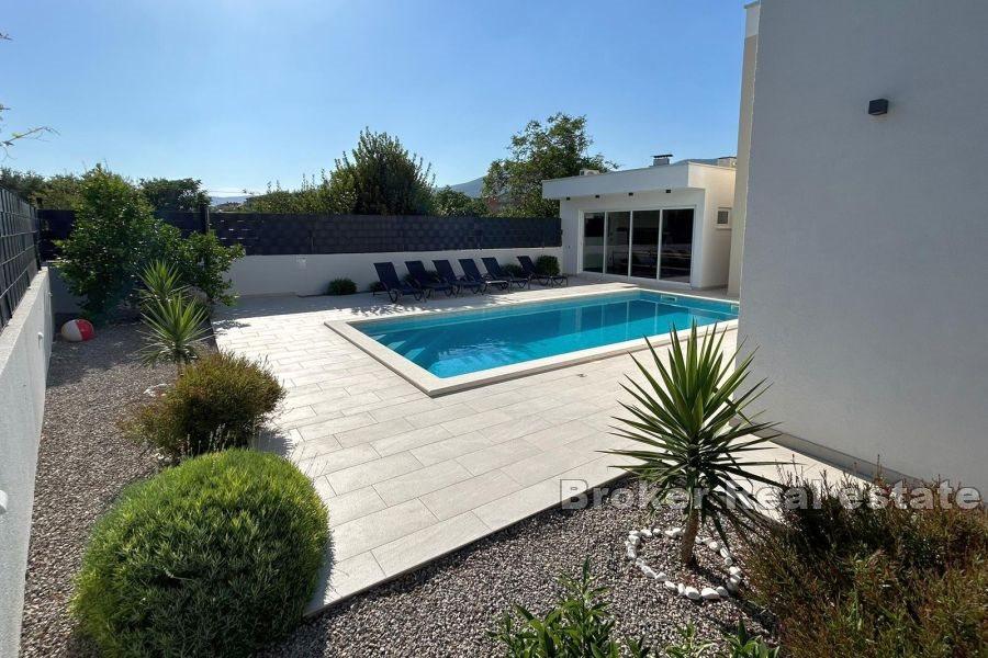 Luxusní vila s bazénem