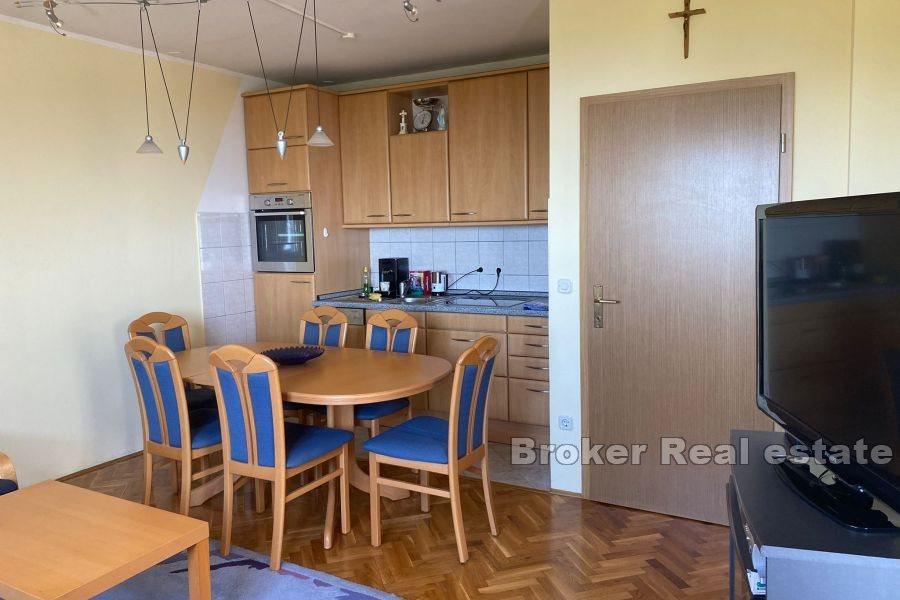 Appartement de deux pièces non loin du centre