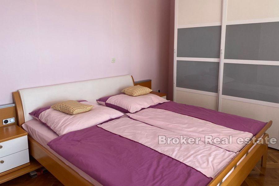 Appartement de deux pièces non loin du centre