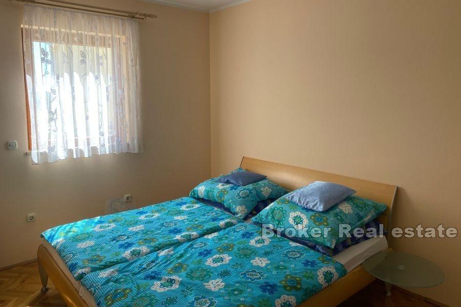 Appartement de deux pièces non loin du centre