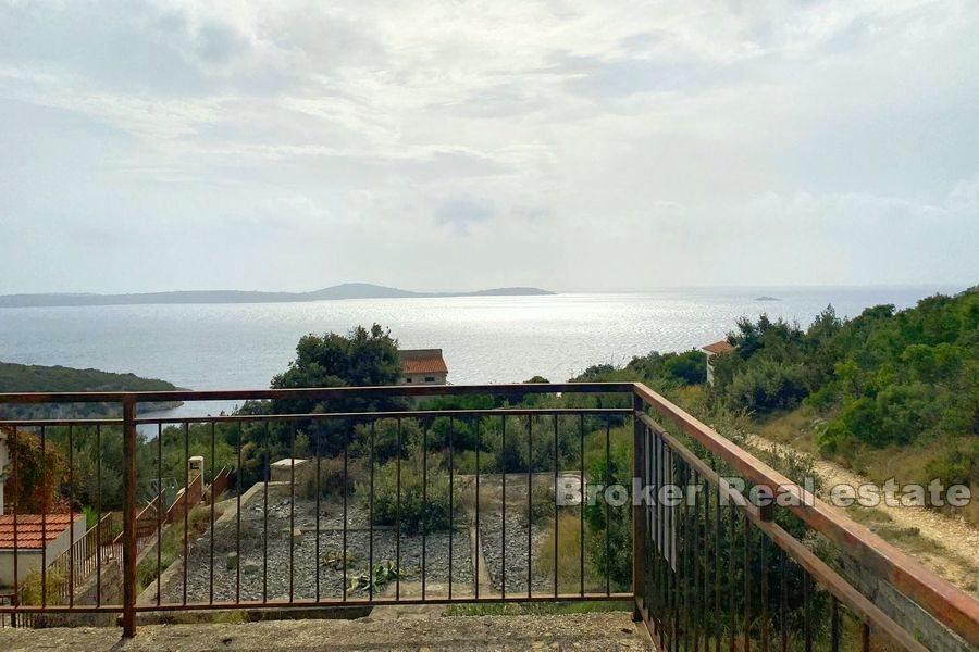 House in a quiet bay