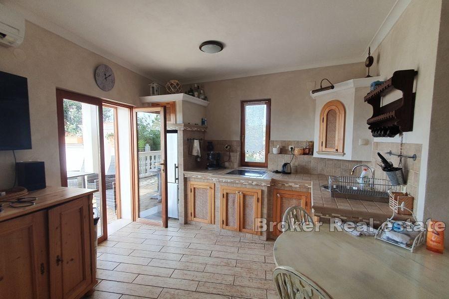 Tvåvåningshus nära havet