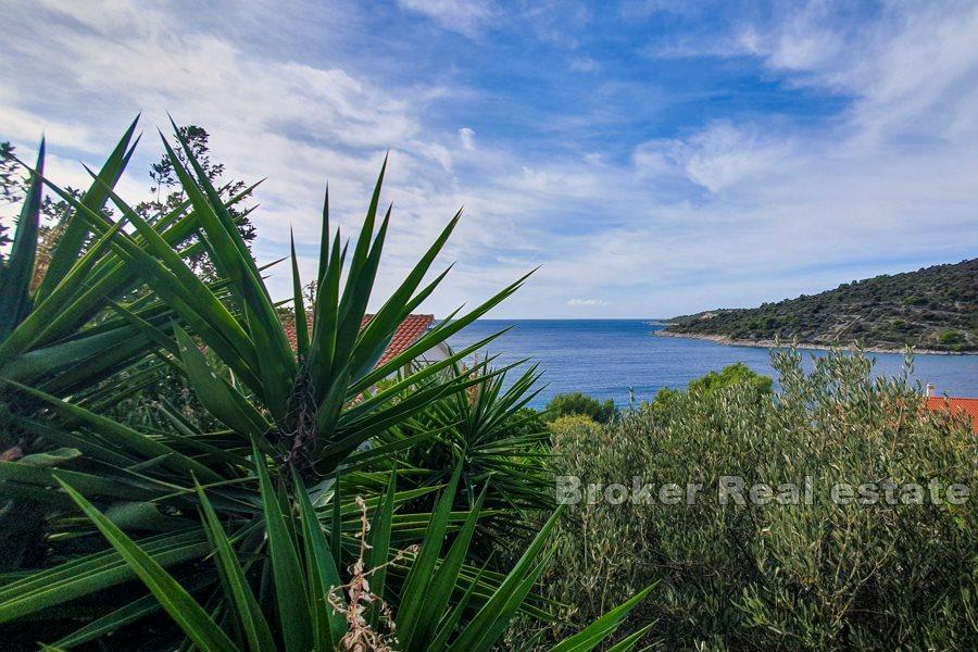 Dwupiętrowy dom blisko morza