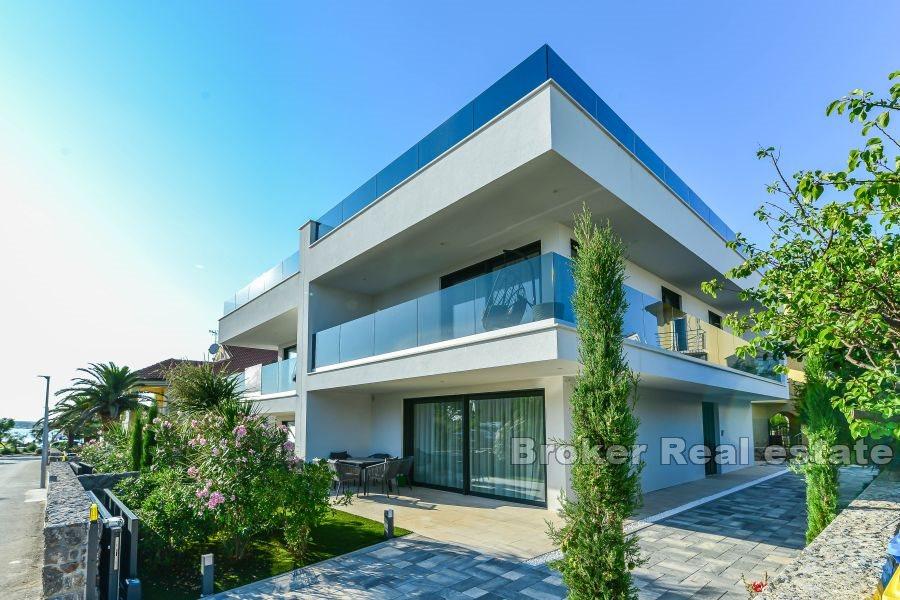 Semi-detached house with sea view