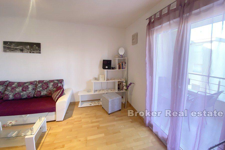 Möblerad ettrumslägenhet i nybyggnad