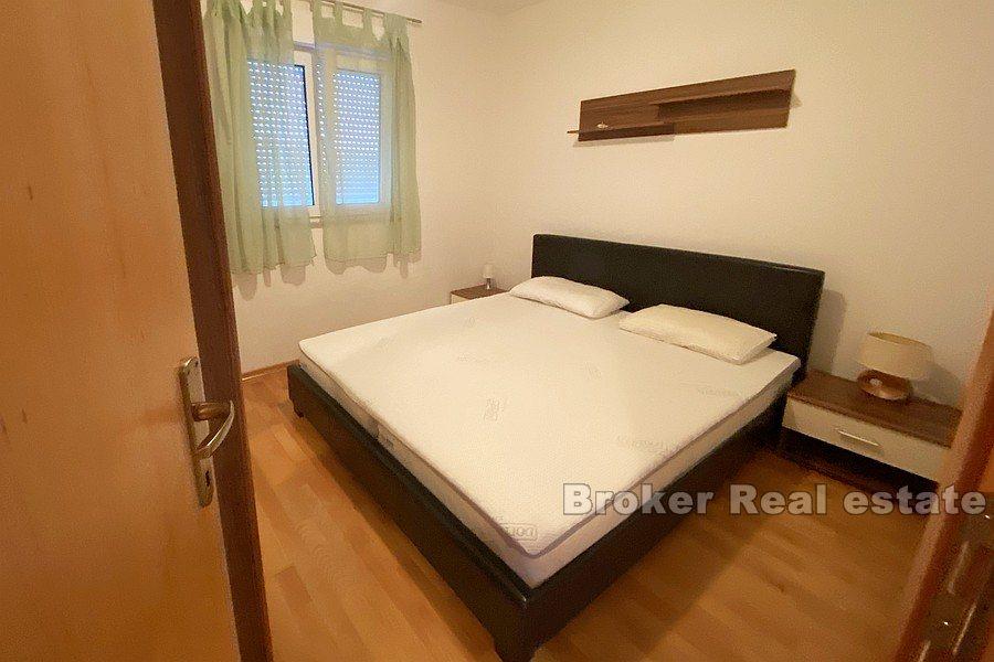 Appartamento arredato con una camera da letto in nuova costruzione