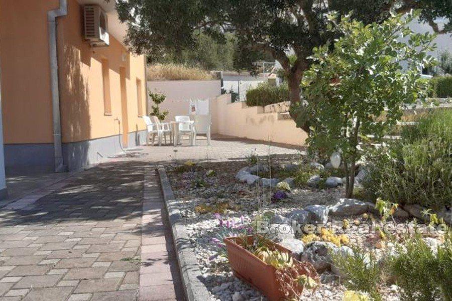 Четырехкомнатная квартира с видом на море