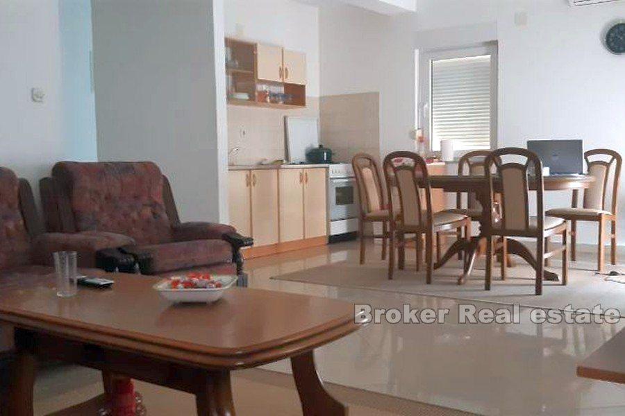 Четырехкомнатная квартира с видом на море