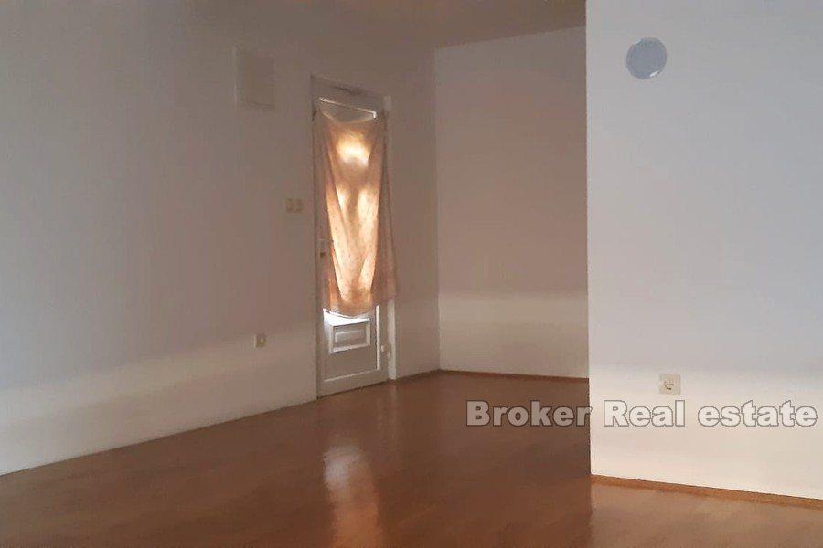 Fire roms leilighet med havutsikt