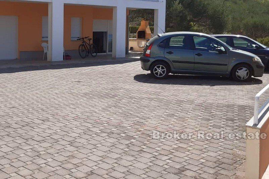 Fire roms leilighet med havutsikt