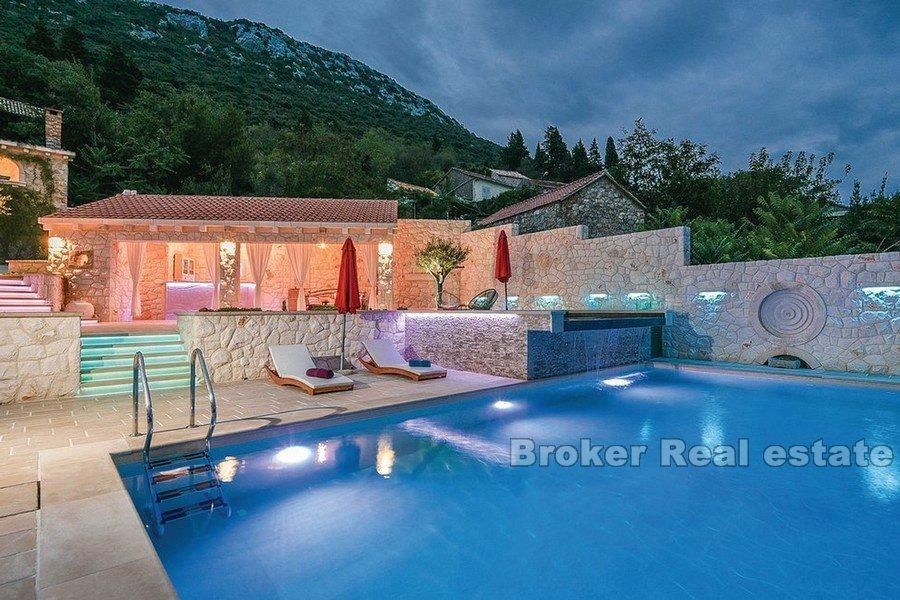 Beautiful autochthonous stone villa