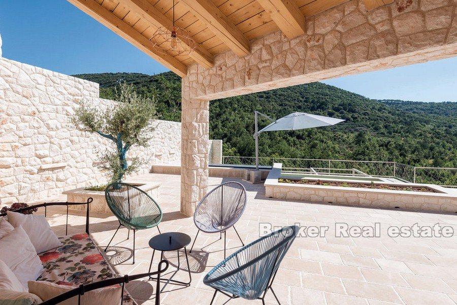 Beautiful autochthonous stone villa