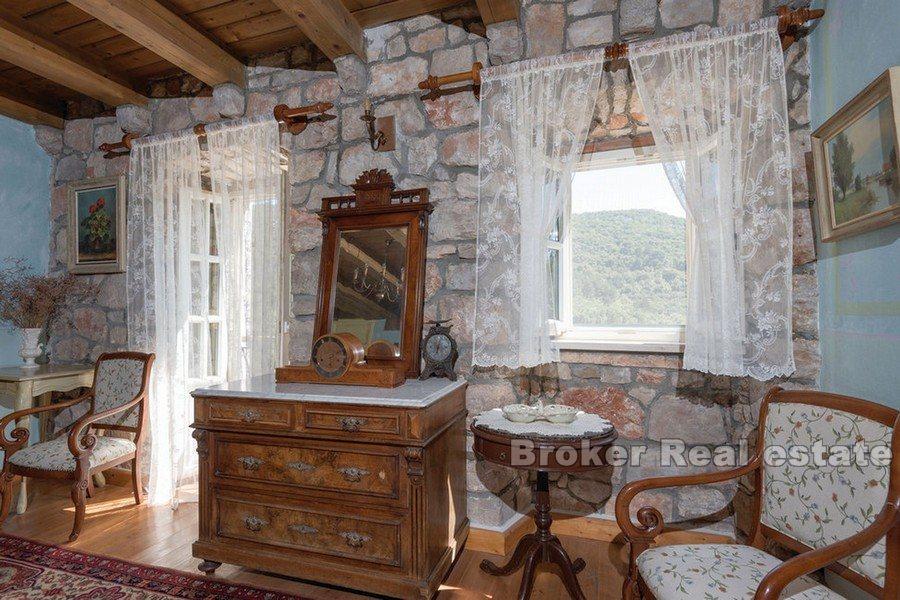 Beautiful autochthonous stone villa