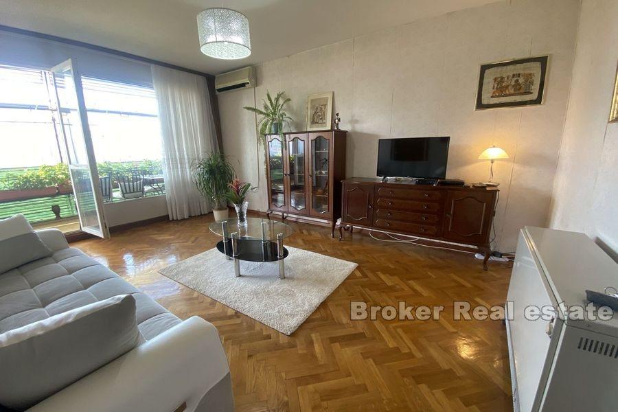 Trstenik, spacieux appartement de deux chambres