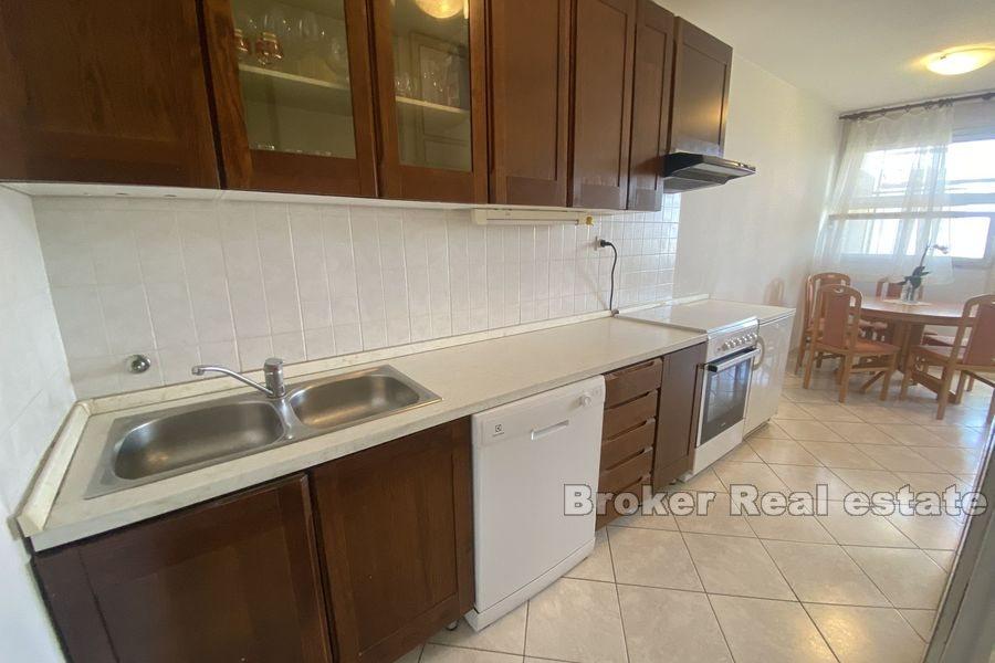 Trstenik, romslig to-roms leilighet