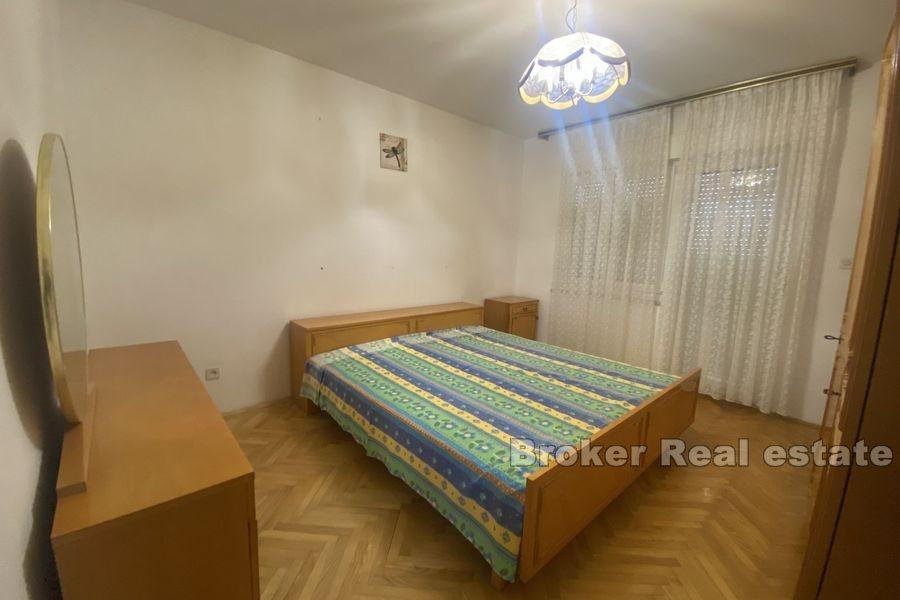 Стобрец, трехкомнатная квартира