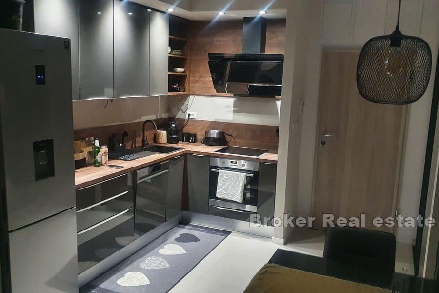 Жнян, двухкомнатная квартира