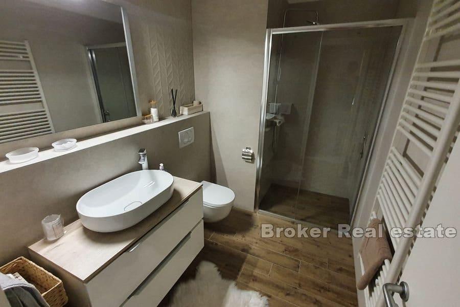 Жнян, двухкомнатная квартира