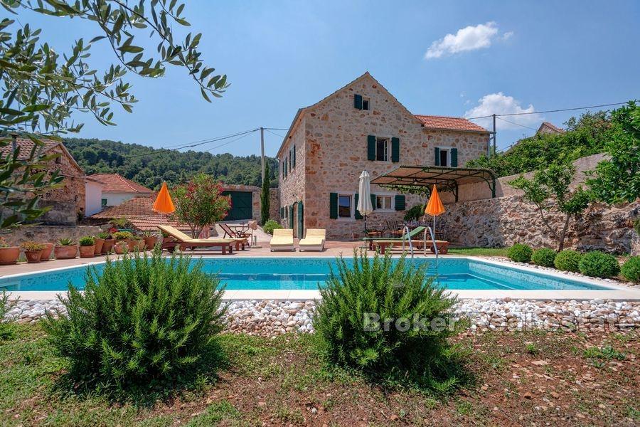 Villa mediterranea con piscina