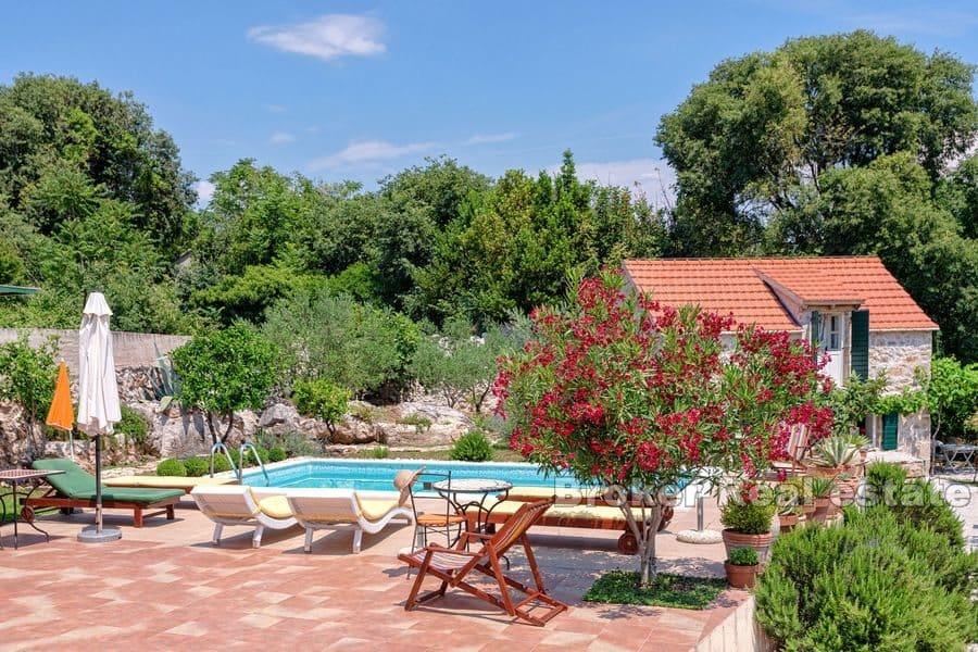Villa mediterranea con piscina