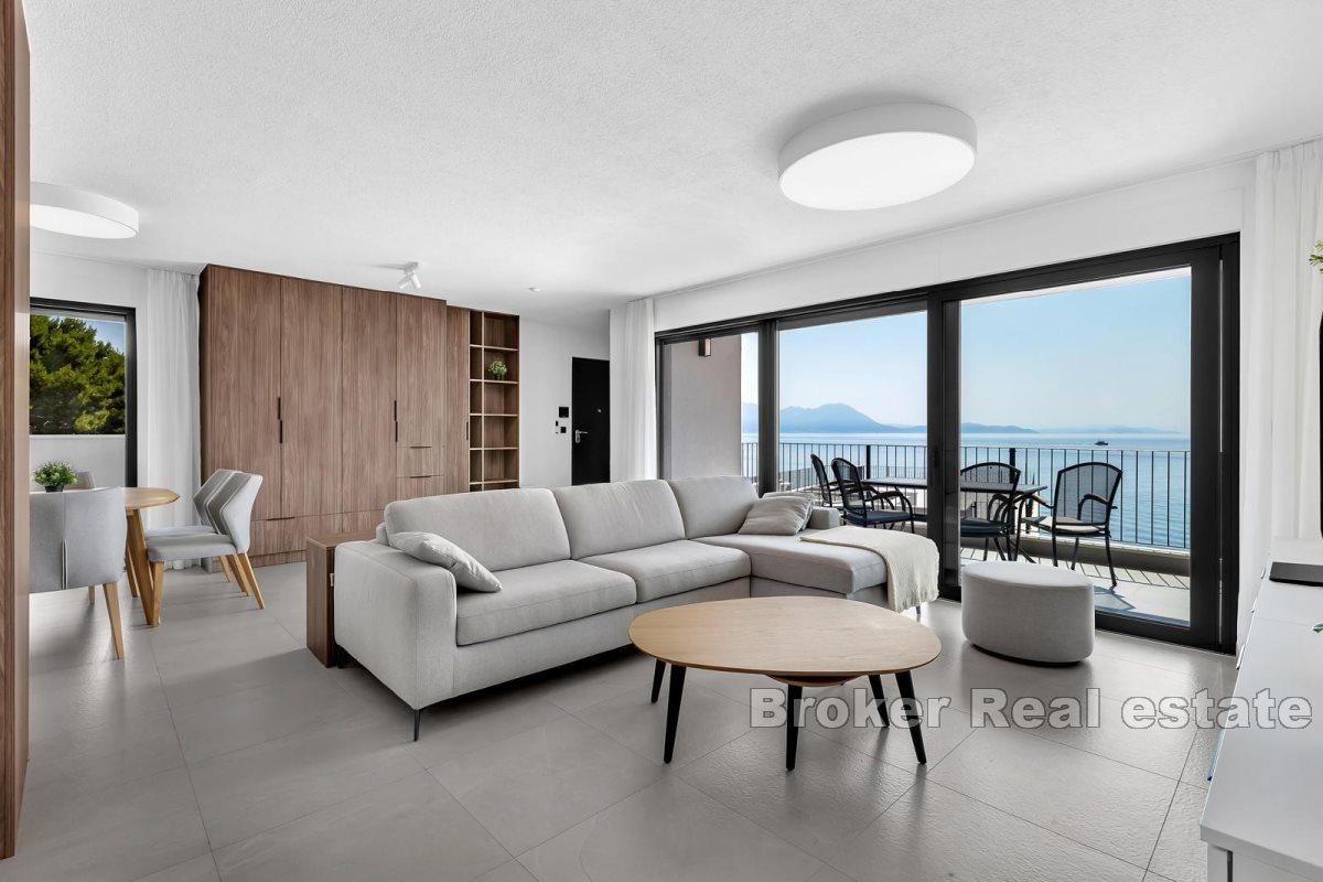 Penthouse in first row to the sea