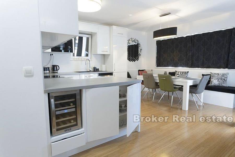 Leilighet med 3 soverom og åpen havutsikt