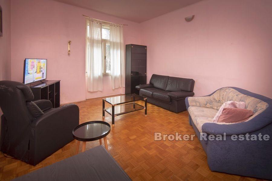 Dobri, Attractive apartment in the wider town center