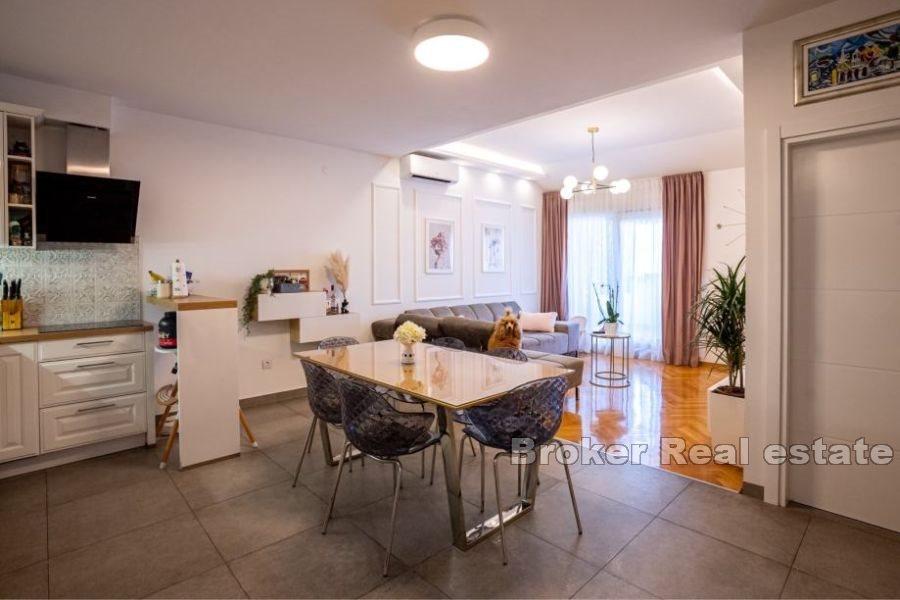 Maisonette-Wohnung mit zwei Schlafzimmern in der Nähe von Split