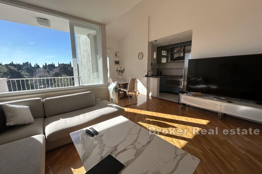 Zvončac - To-roms leilighet med attraktiv beliggenhet