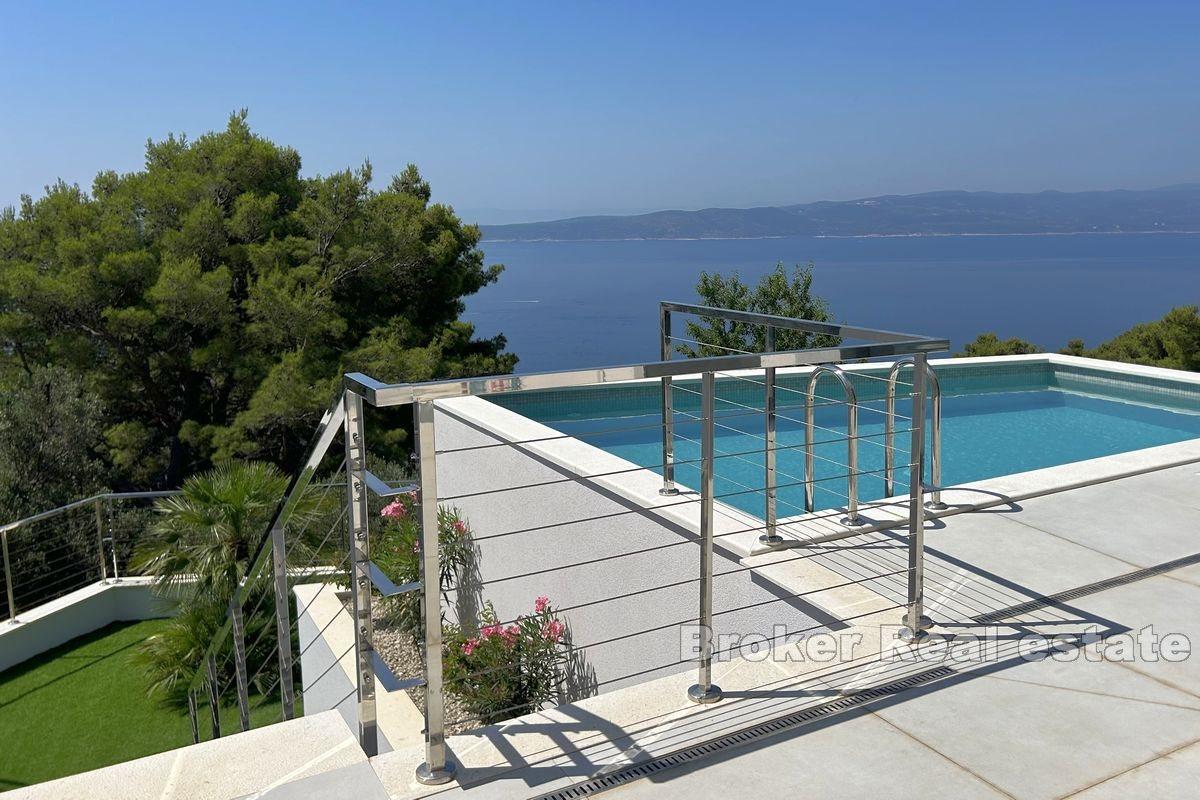 Villa mit Pool und Panoramablick auf das Meer