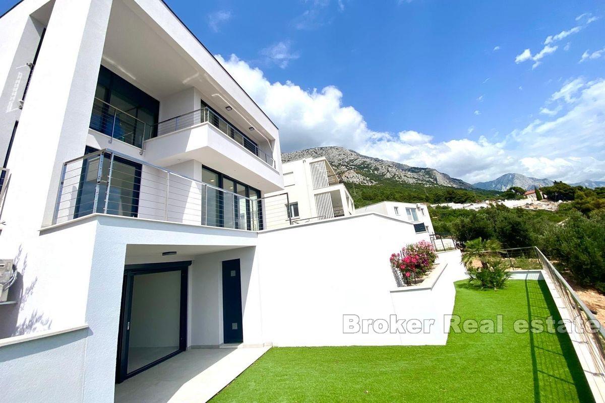 Villa mit Pool und Panoramablick auf das Meer