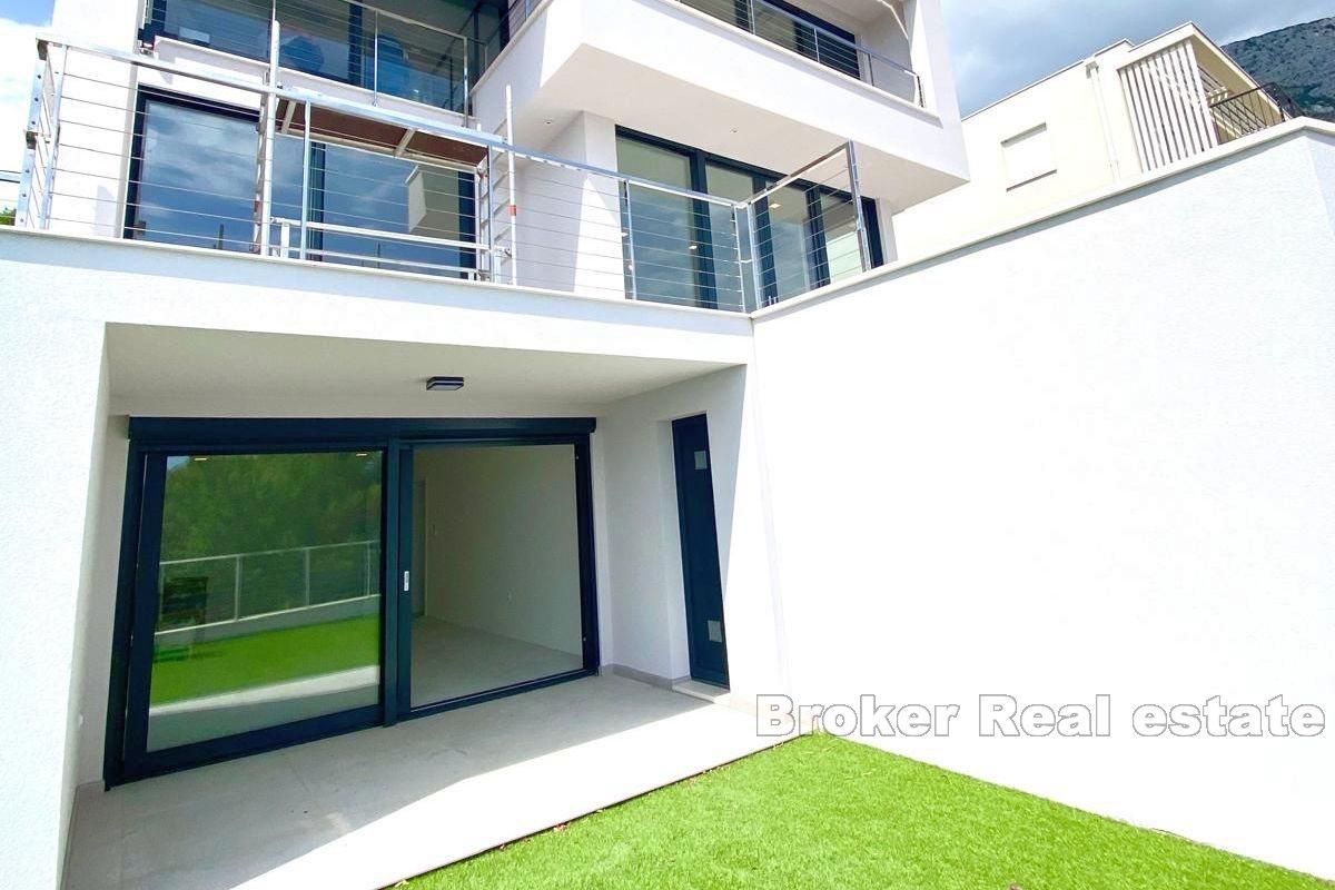 Villa mit Pool und Panoramablick auf das Meer