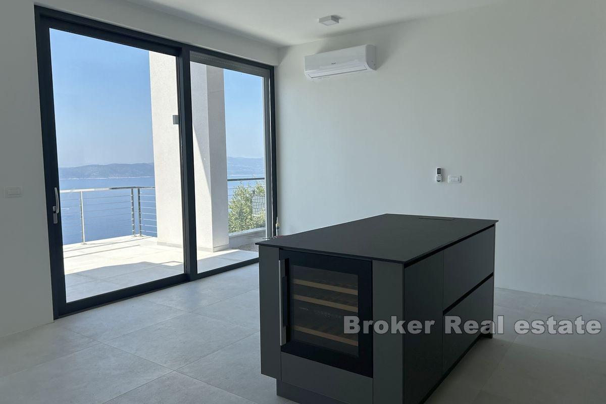 Villa mit Pool und Panoramablick auf das Meer