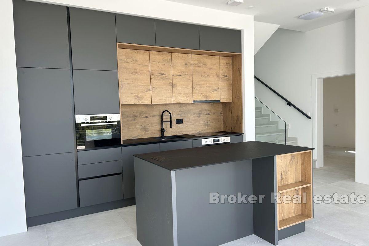 Вилла с бассейном и панорамным видом на море