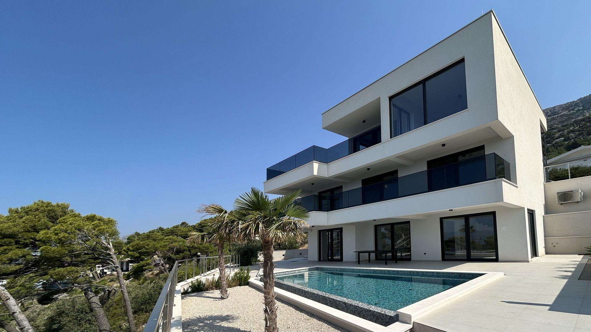 Casa di lusso con piscina e vista mare