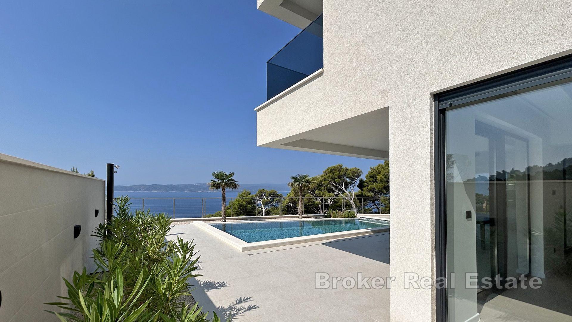 Casa di lusso con piscina e vista mare