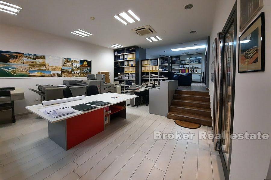 Firule, locale commerciale al piano terra