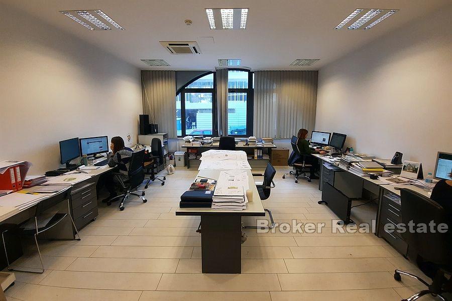Firule, locale commerciale al piano terra