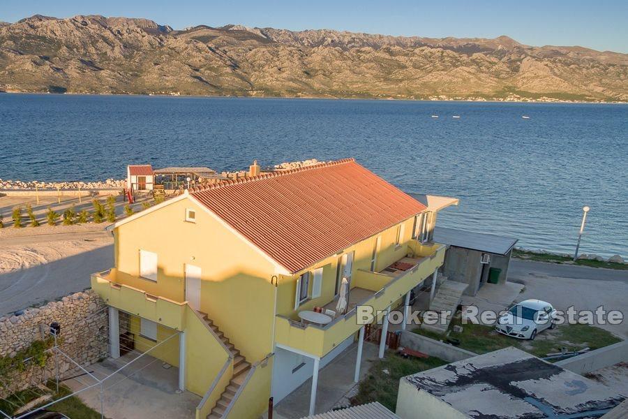Semi-detached house first row to the sea