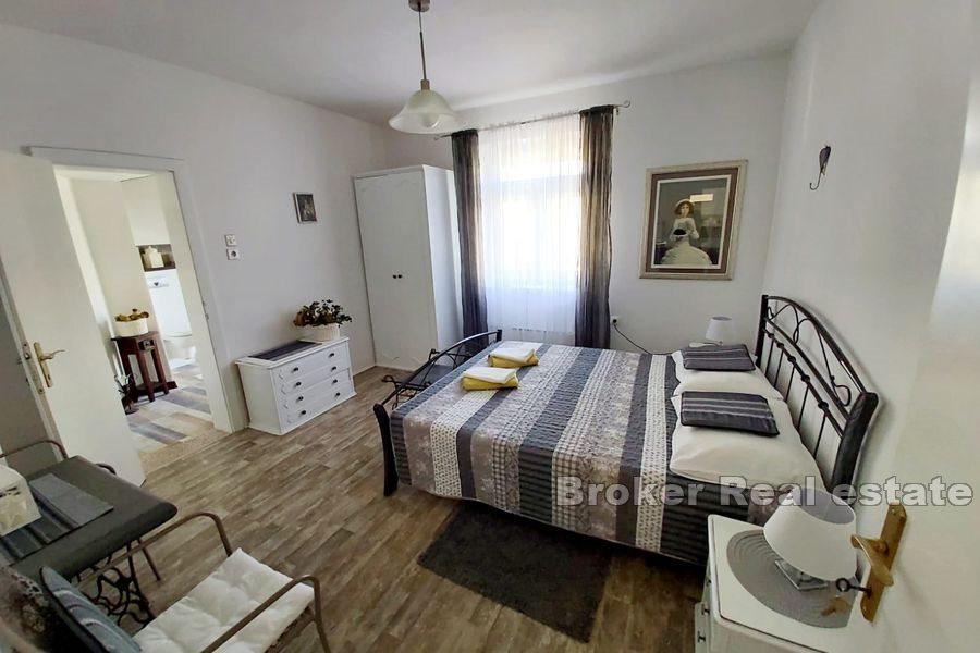 Meje, semi-detached house