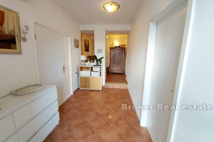 Meje, semi-detached house