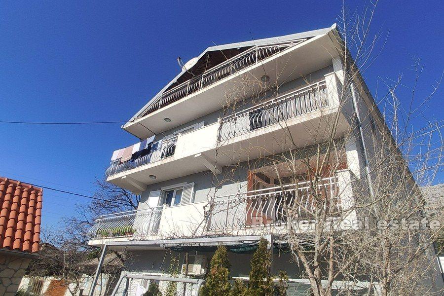 Immeuble avec vue sur la mer