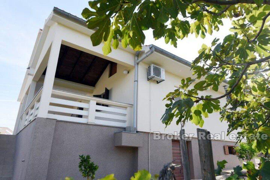 Dům s prostornou zahradou