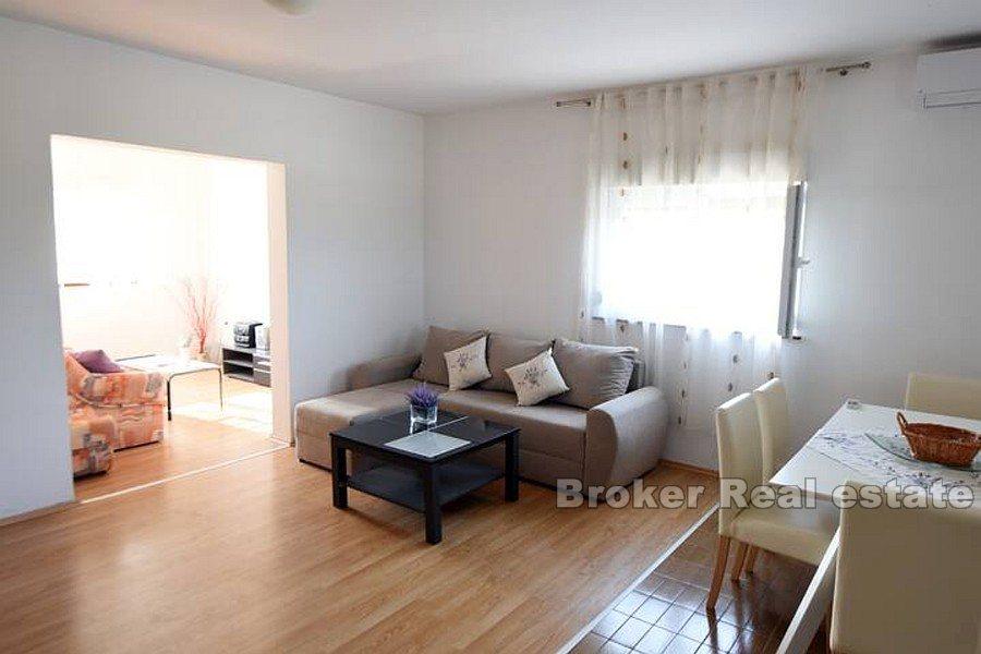 Hus med stor trädgård