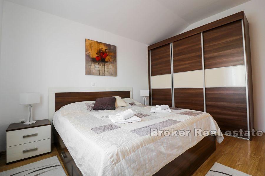 House with pool and sea view